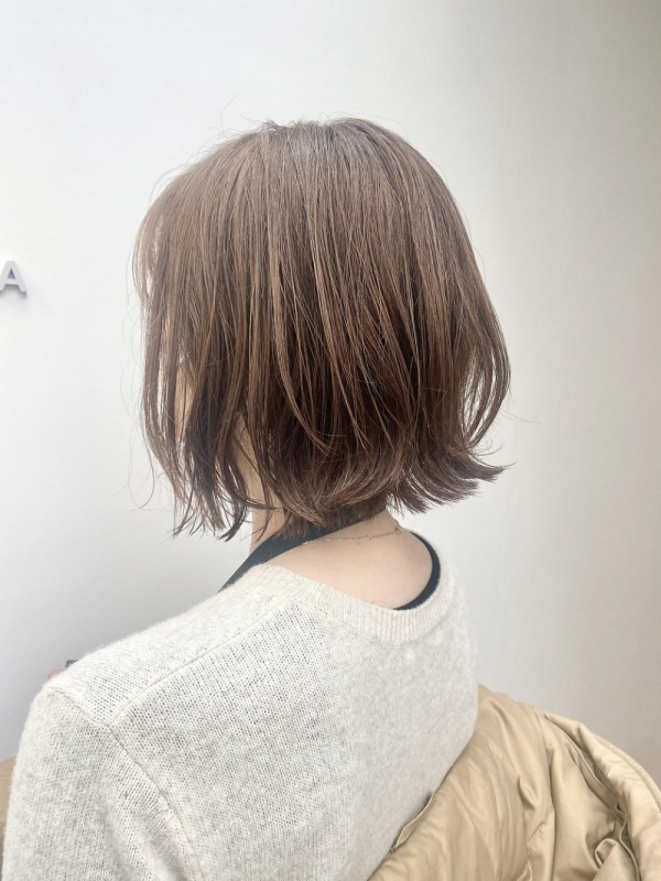前下がりレイヤーボブ　切りっぱなし　【LEMO】