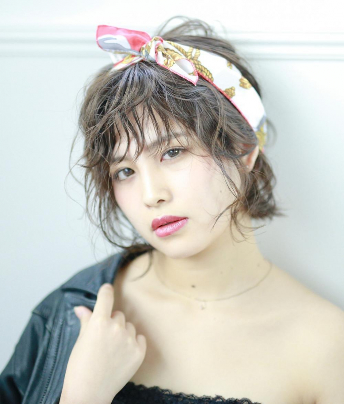 簡単ローポニーアレンジ　くびれセミディたまねぎアレンジ