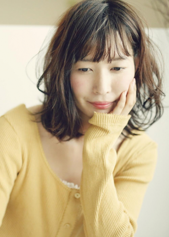 鎖骨ラインボブ　ストレートバング　束感