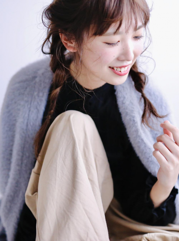 大人かわいいヘアセット　グレージュ　フリンジバング