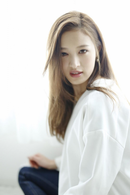 大人かわいい　グラマラスセンターパート　マーメイドアッシュ