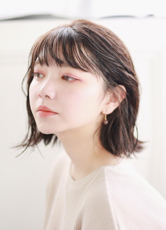 大人可愛い前下がりボブ　ダークトーン　透明感