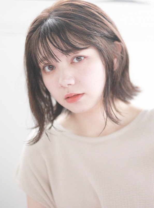 小顔シルエット　くびれ切りっぱなしボブ