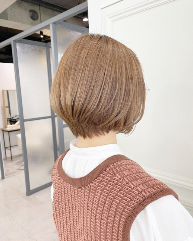 大人ショート　小顔カット　ショートボブ　くびれスタイル