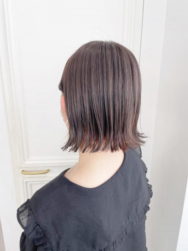 外ハネ　切りっぱなし　イメチェン　くびれ