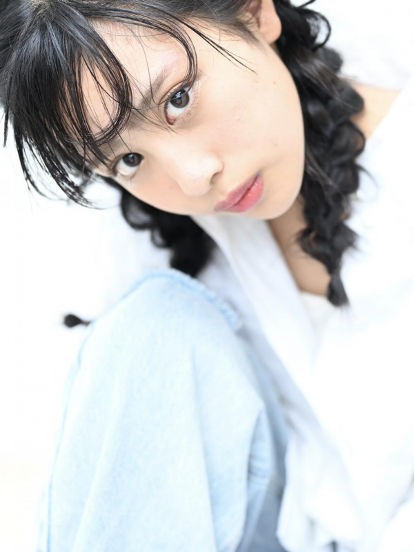 編みおろし　シースルーバング　暗髪
